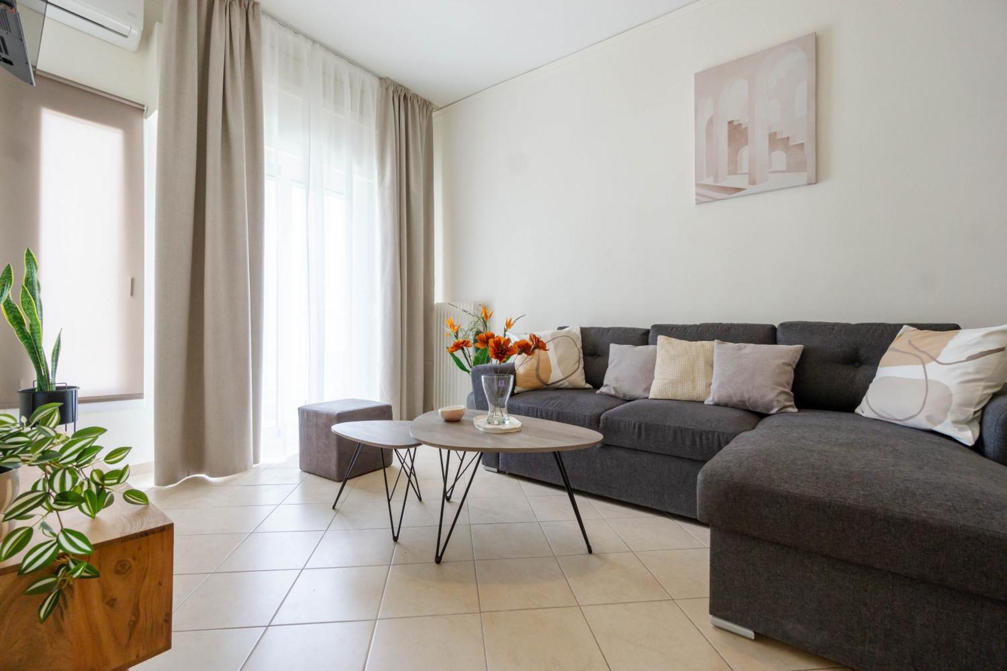 Spacious Center By Renthub *
