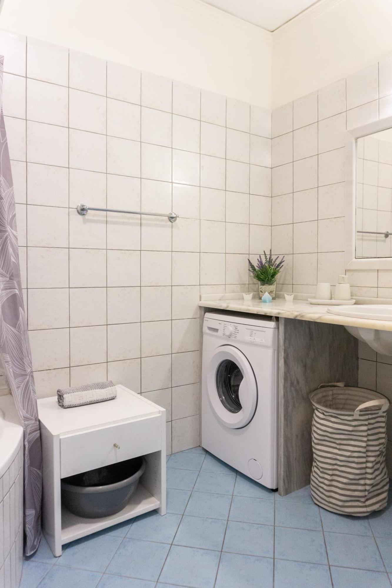 Appartement Spacious Center By Renthub